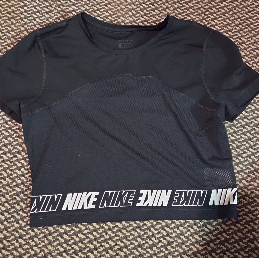 Nike Workout Crop Top Size Medium